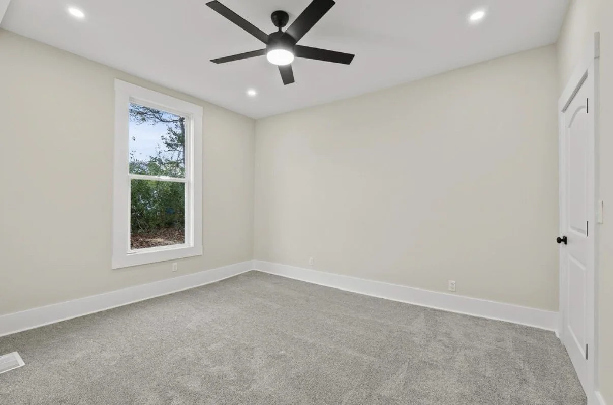 Finished room with new carpet and ceiling fan